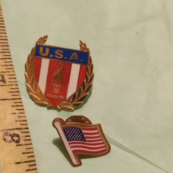 Lot of 9 Vintage Pins Keychains - Picture 3 of 13